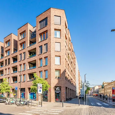Spacious Smichov 2 Bedroom With Excellent Tram Connection Prague