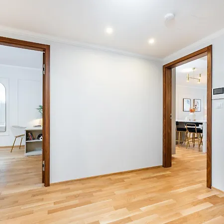 Spacious Smichov 2 Bedroom With Excellent Tram Connection * Prague