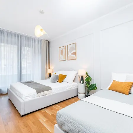 Spacious Smichov 2 Bedroom With Excellent Tram Connection