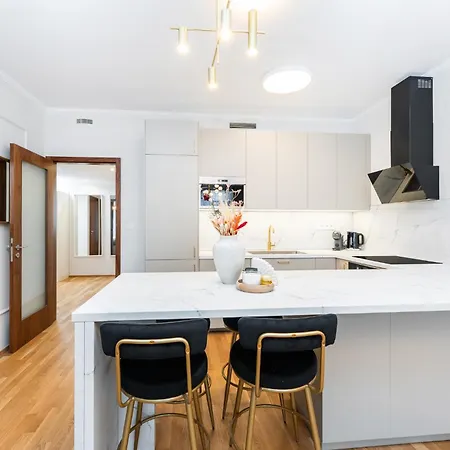 Spacious Smichov 2 Bedroom With Excellent Tram Connection * Prague