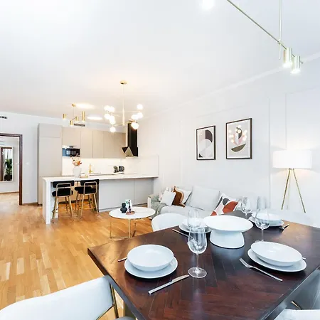 Spacious Smichov 2 Bedroom With Excellent Tram Connection Apartment *