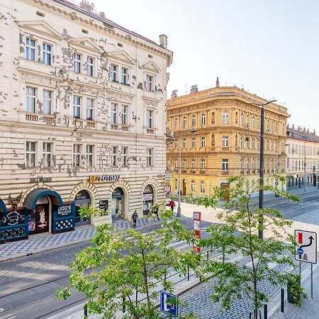 Spacious Smichov 2 Bedroom With Excellent Tram Connection Apartment Prague