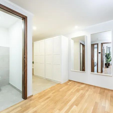Spacious Smichov 2 Bedroom With Excellent Tram Connection * Prague