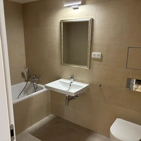 New Apartment, Close Center, Free Parking *
