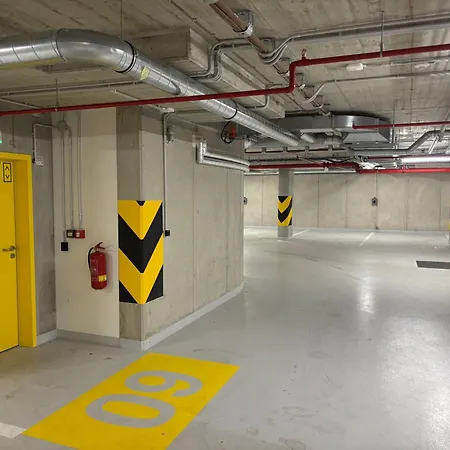 New Apartment, Close Center, Free Parking *