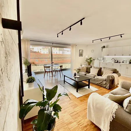 Spacious Near Center With Balcony And Garage Parking Daire