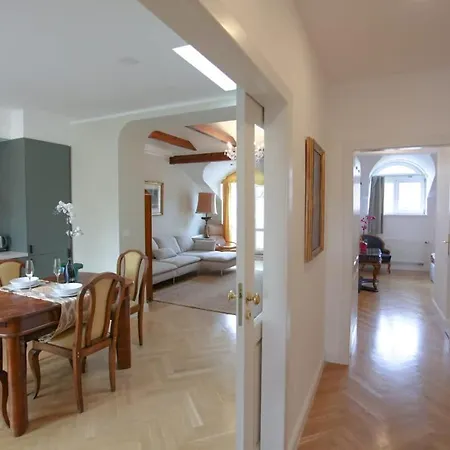 Charles Bridge Unique Maisonette Apartment *