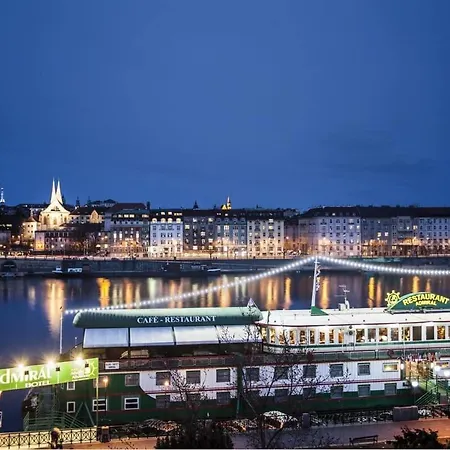 Appartamento Stunning Riverview Praga