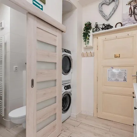 Cozy 2 Bedroom Flat In 아파트 *