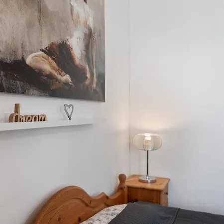 Cozy 2 Bedroom Flat In *