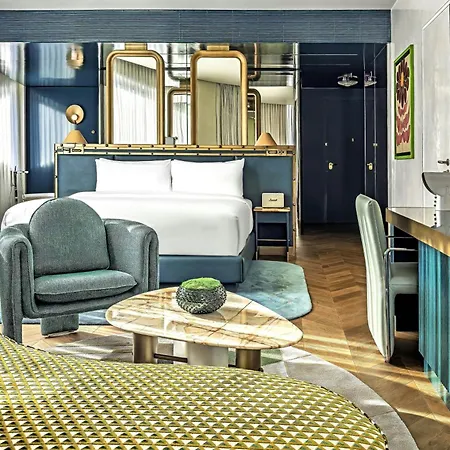 Hotel W