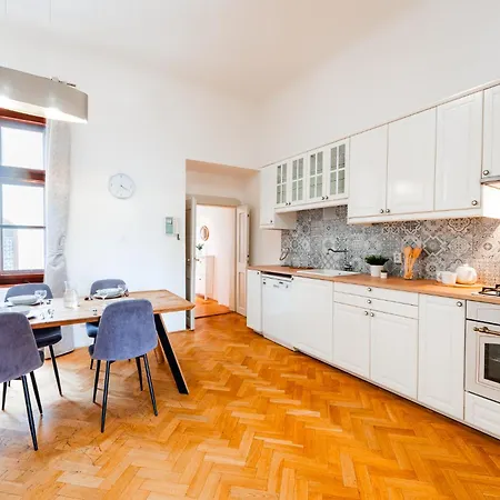 Apartment New Huge Next Castle And Charles Bridge