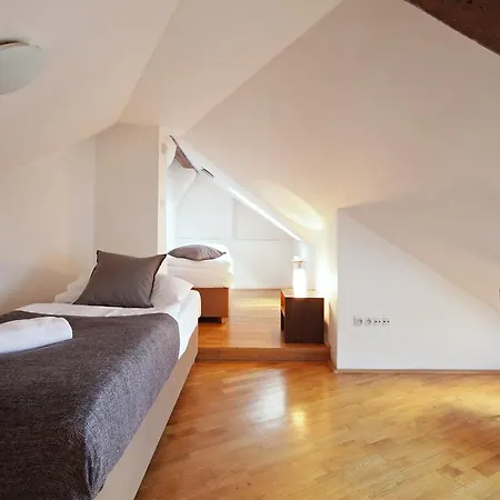 Vltava Penthouse Apartmán *