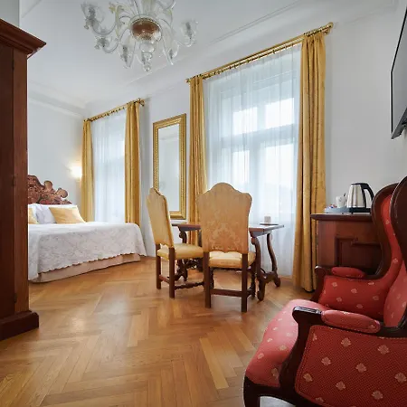 Charles Bridge Palace Hotell