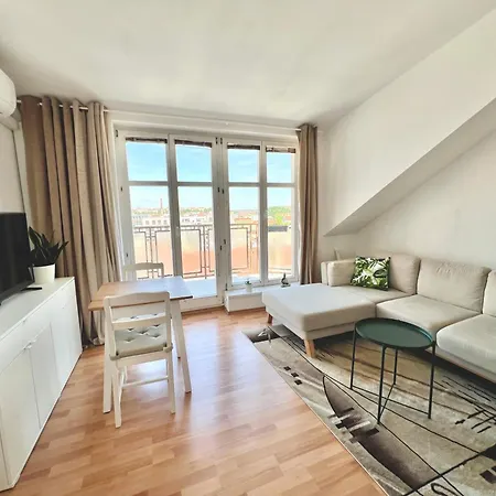 아파트 Cozy With Panorama View 프라하
