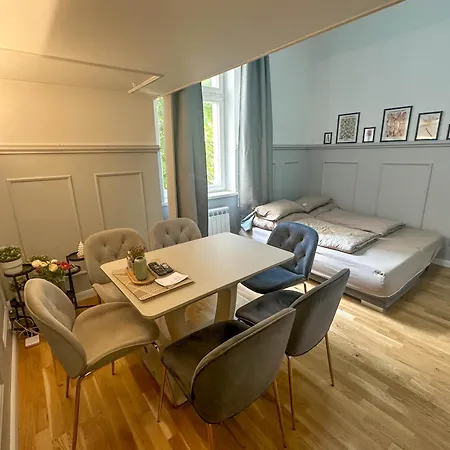 Elegant Near Main Station & Wenceslas Sq Appartamento