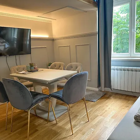 Elegant Near Main Station & Wenceslas Sq Appartamento