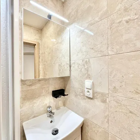 Apartment 2br Spacious Basement Near Center Prague