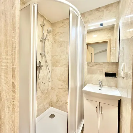 2br Spacious Basement Near Center Apartment Prague