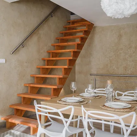 Spacious 4-story With Sauna & Garden Holiday home *