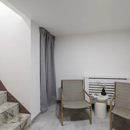 Spacious 4-story With Sauna & Garden *