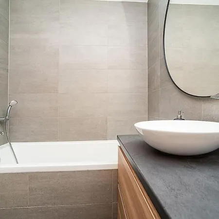 Spacious With Free Parking Appartement Prague