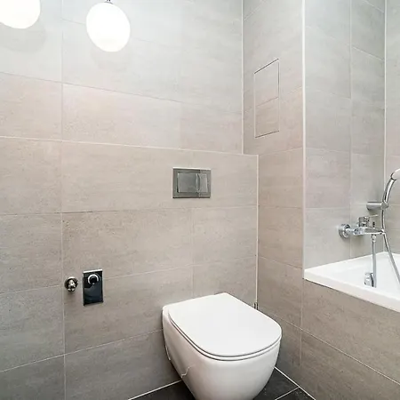 Spacious With Free Parking * Prague