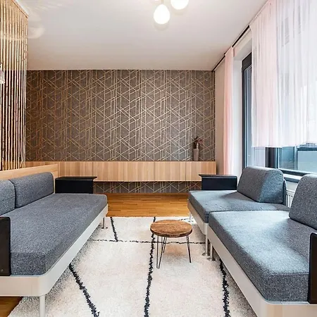 Spacious With Free Parking * Prague