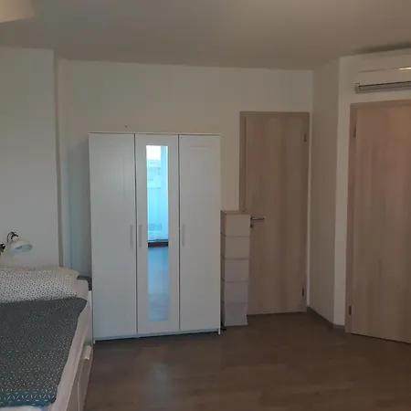Big Flat In The Centre With Terrace Appartamento Praga