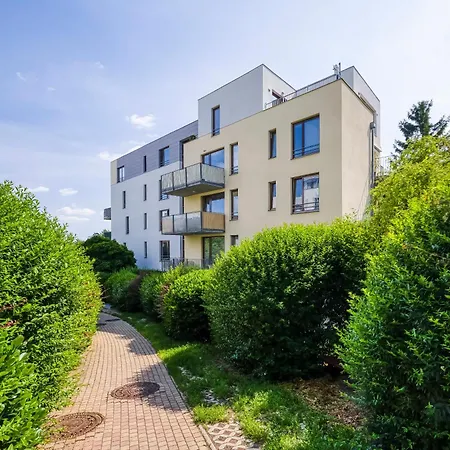 Apartment With Garden In 6 *