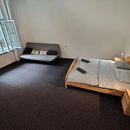 Konukevi Private With Free Parking Next To Railway Station Prag