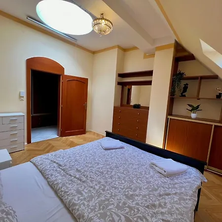 Comfortable 3 Bedroom In The Heart Of Apartman Prága