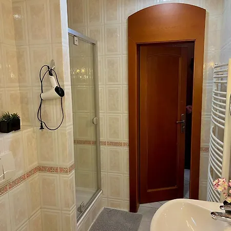 Apartman Comfortable 3 Bedroom In The Heart Of