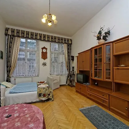 Apartament At Cafe Louvre