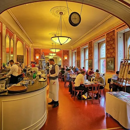 Apartament At Cafe Louvre Praga