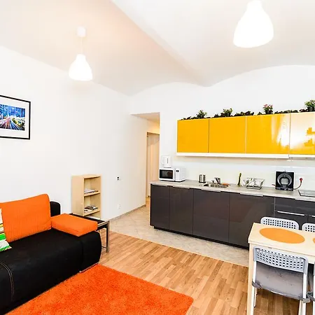 Old Town Apartment *