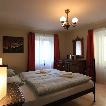Apartment Vlasska House At The 3 Swallows Prague