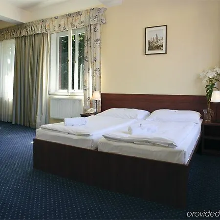 Pytloun Kampa Garden 4* פראג