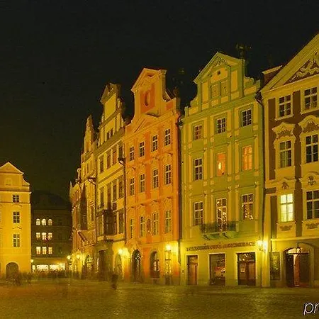 Old Town Square By Emblem Apartmanhotel