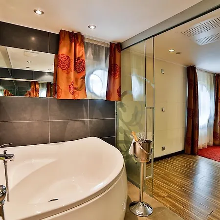 Rohan Boat Hotel en barco Praga