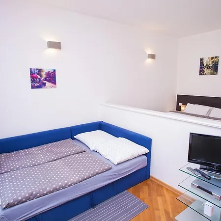 Sunny In Center Apartment Prague