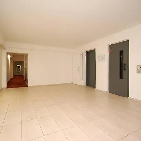 Golden Family Apartment *