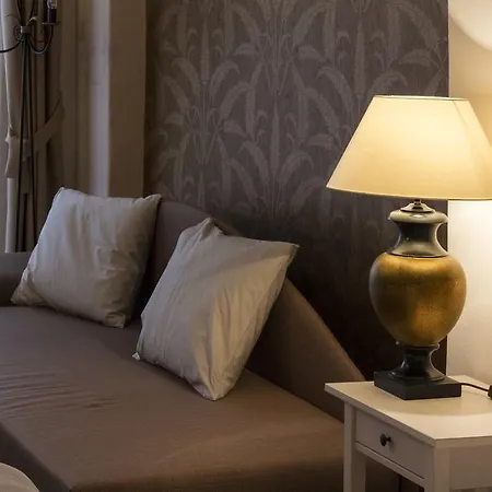U Suteru Hotel 3*