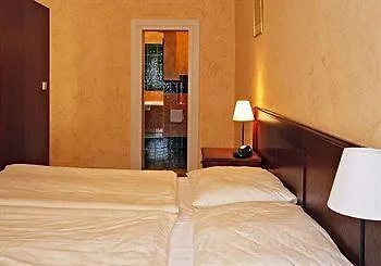 U Suteru Hotell Prag