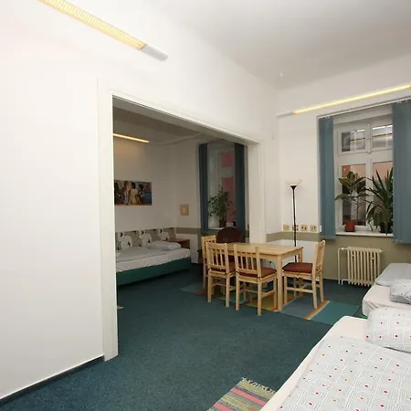 Отель Charles Square 3*