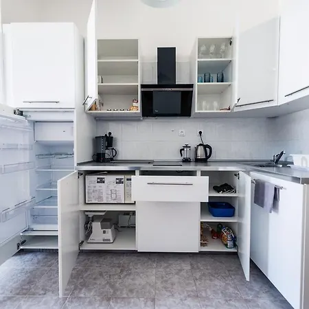 Modern Riegrovy Sady Apartment Prague