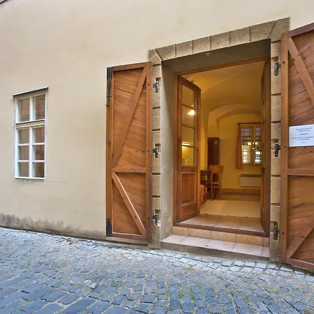 Apartment Vlasska House At The 3 Swallows *