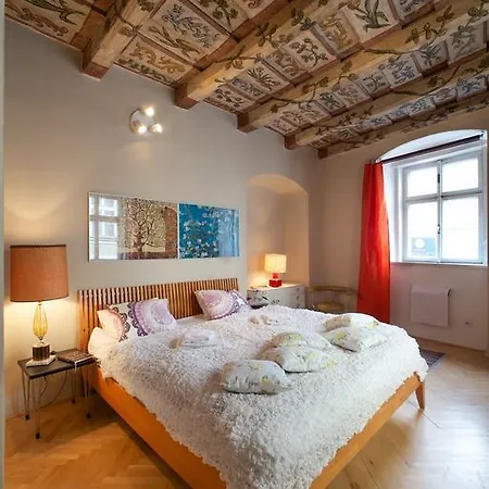 Vlasska House At The 3 Swallows Prague