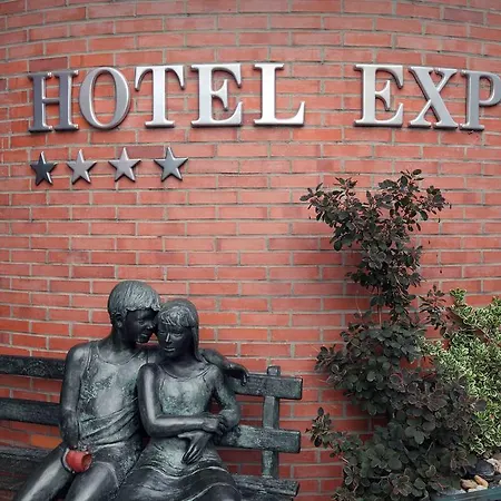 Expo 4*