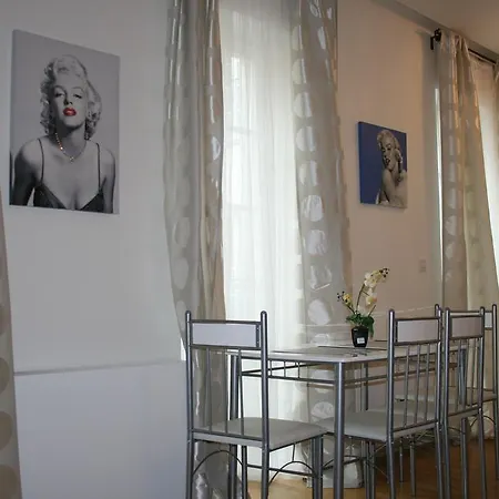 Marilyn Apartment